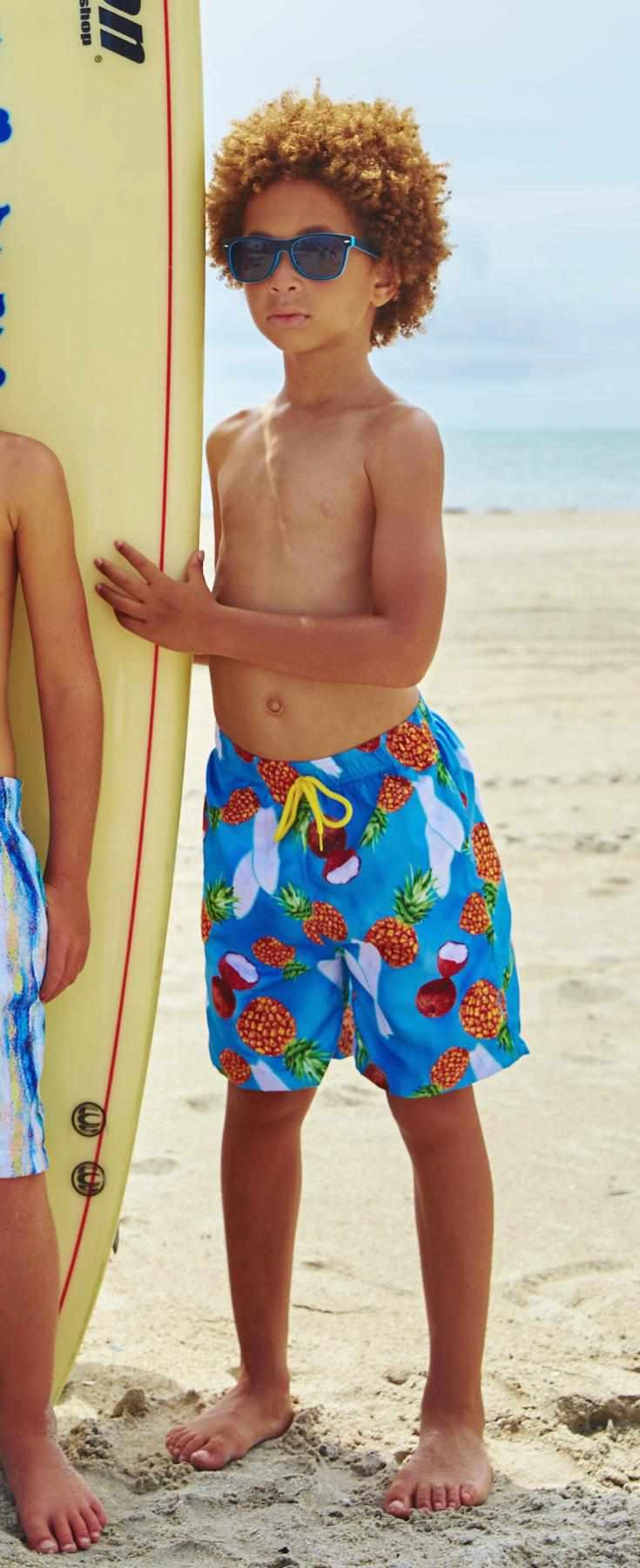 Jungen Badehosen: Sommer, Sonne, Spaß! Die coolsten Schwimmshorts für kleine Wasserratten!